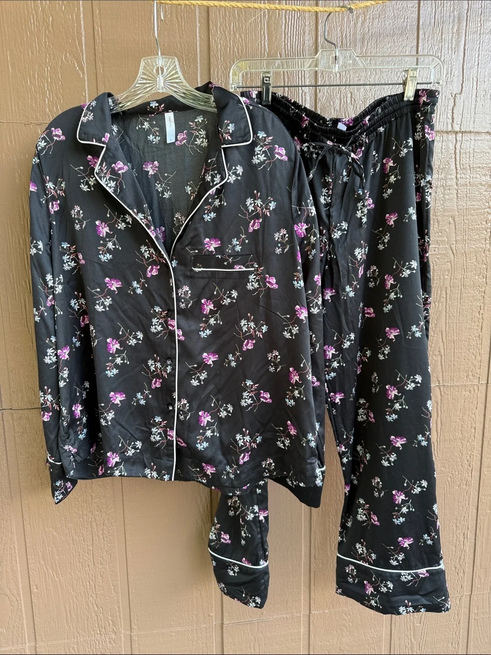Gap Women’s Black Floral Pajama Set